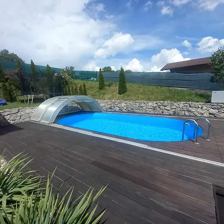 Samostatny Dom S Bazenom V Rajeckej Doline Podhorie (Zilina)