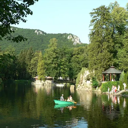 Samostatný Dom S Bazénom V Rajeckej Doline Podhorie (Zilina)